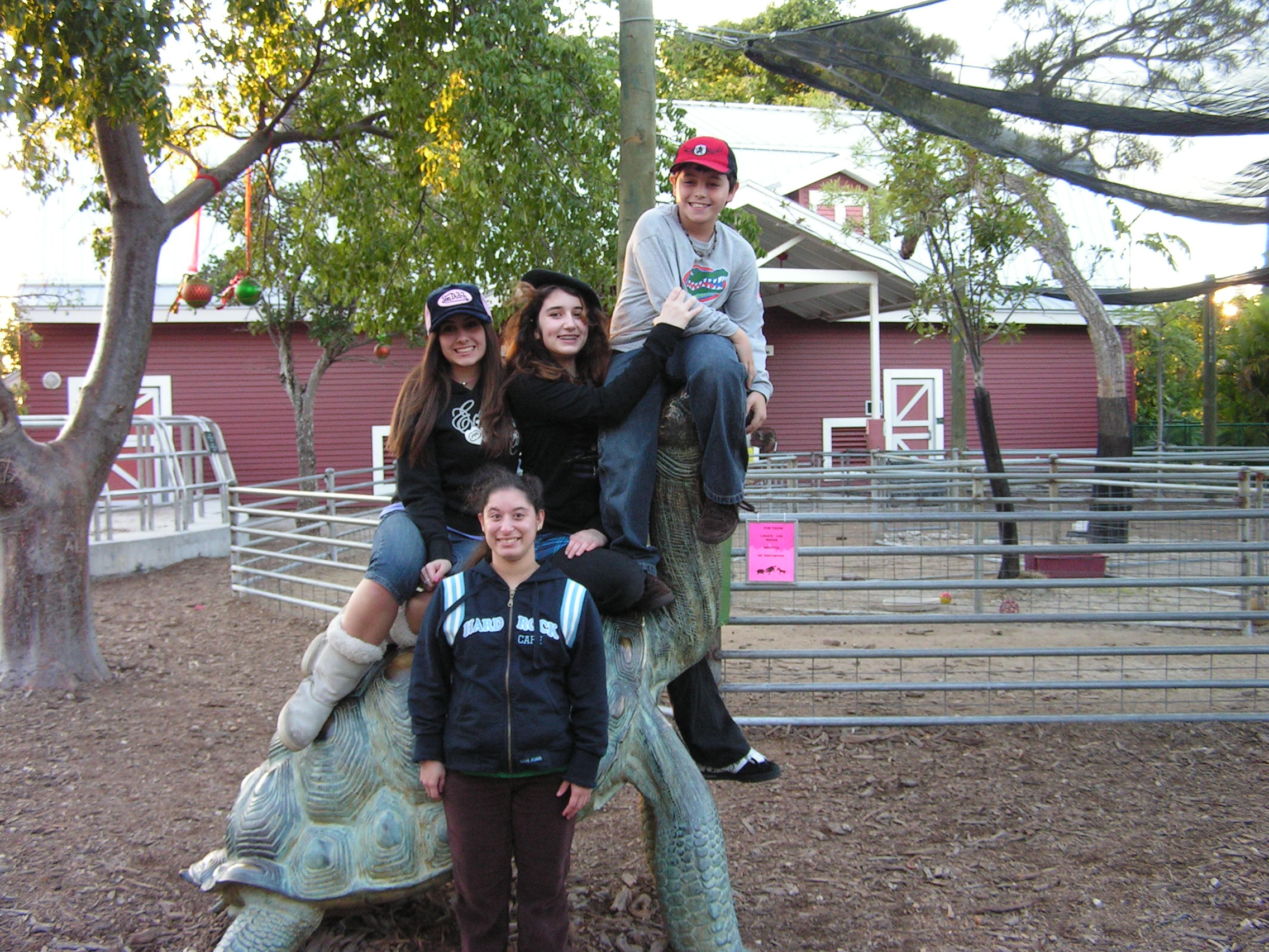 ./2006/Christmas/Parrot Jungle/PICT0062.JPG